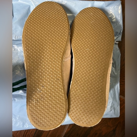 Toms Suede Pink floral embroidery mid top Moccasins shoes - Picture 5 of 6